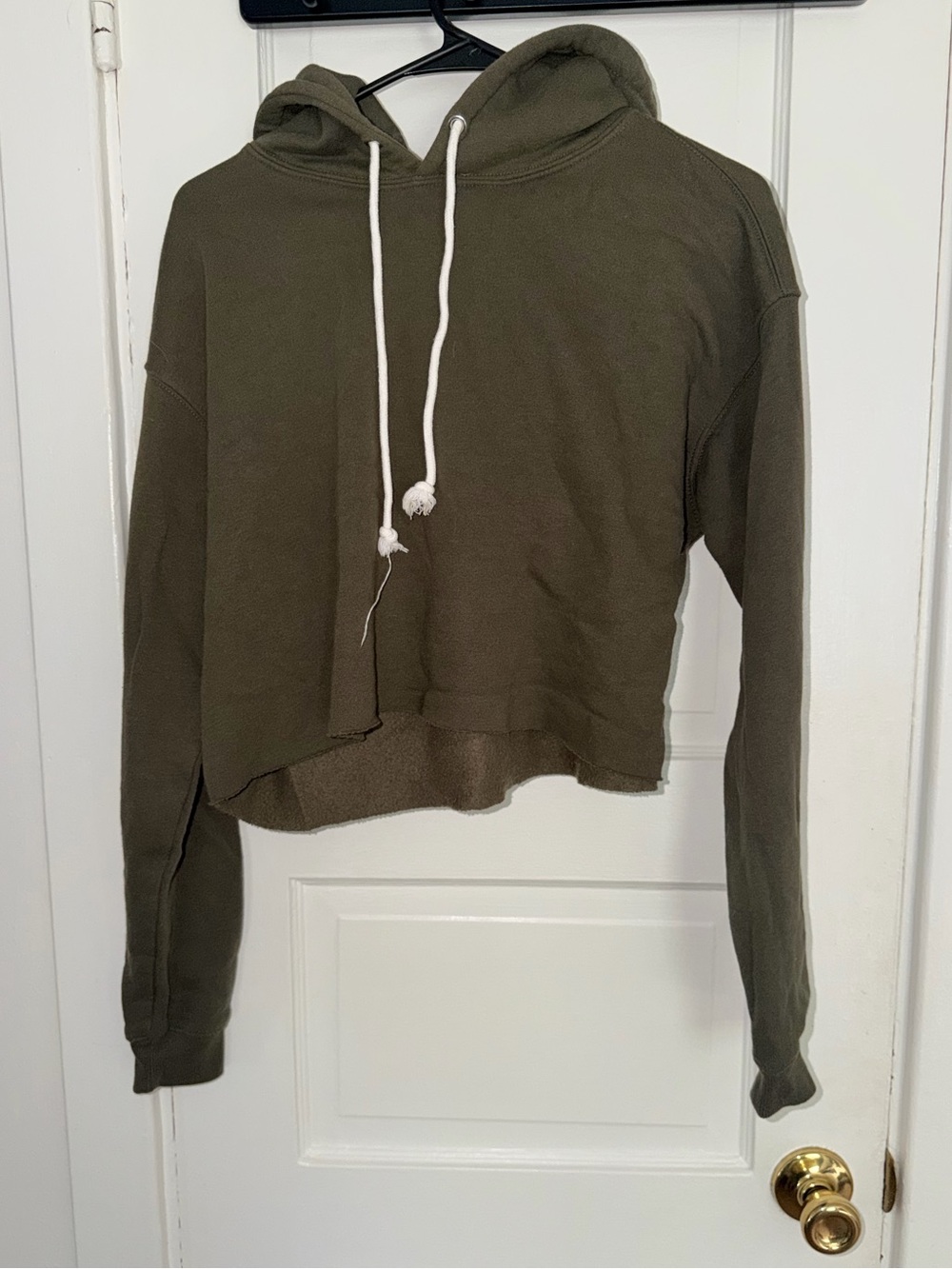 Wild Fable Olive Green Cropped Hoodie – Size Medium